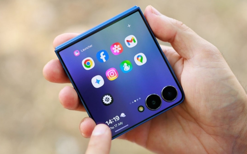 điện thoại màn hình gập samsung galaxy z flip8