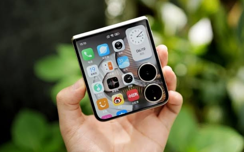 đoạn thoại màn hình gập xiaomi mix flip 2
