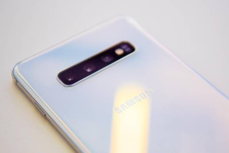 galaxy s10 plus cu hinh 4 camera thiet bi