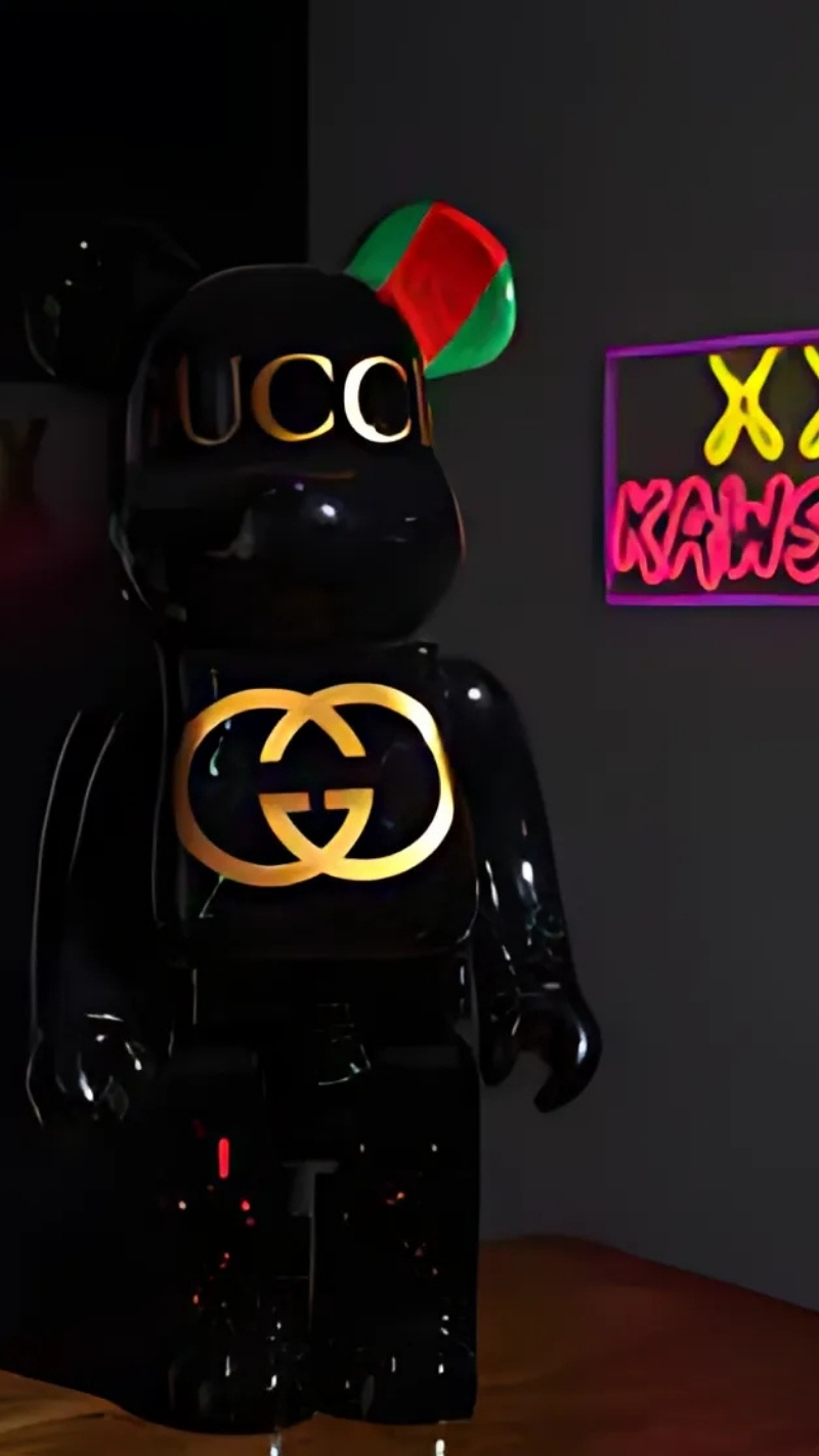 hình nền bearbrick gucci kinh điển