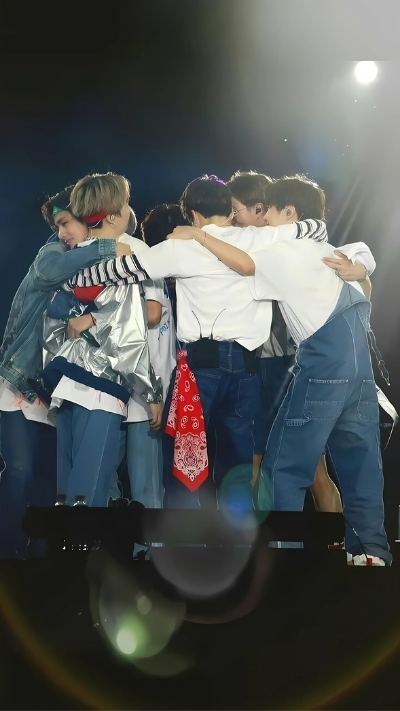 Ảnh bìa bts trình diễn sân khấu sắc nét