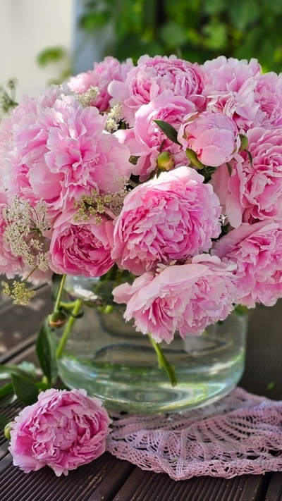 Hình nền hoa mẫu đơn trong bình hoa