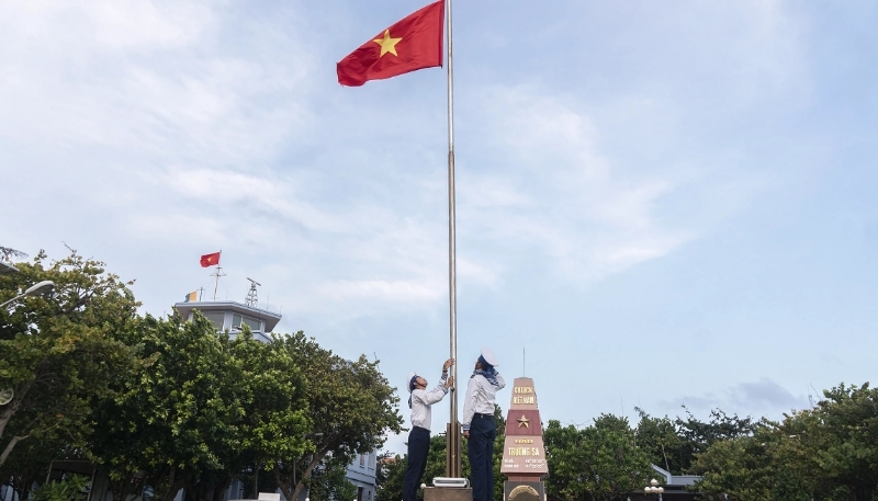 ảnh nền lá cờ việt nam trường sa trang nghiêm