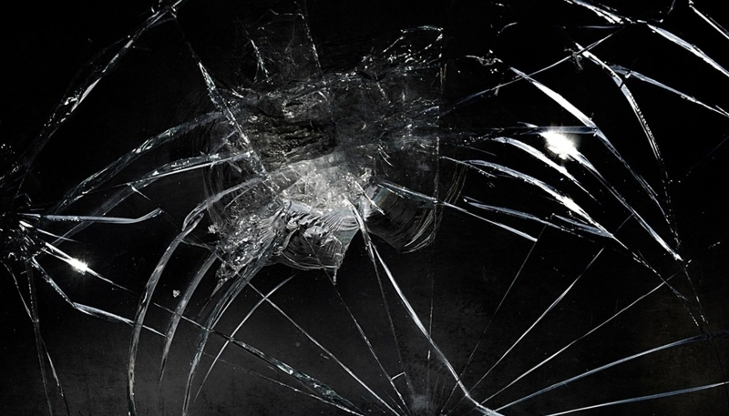 Hình nền máy tính vỡ gây bất ngờ