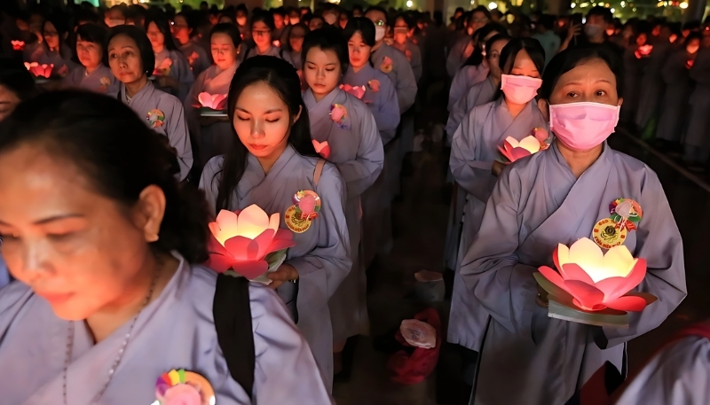 Ảnh nghi lễ mùa Vu Lan ấn tượng