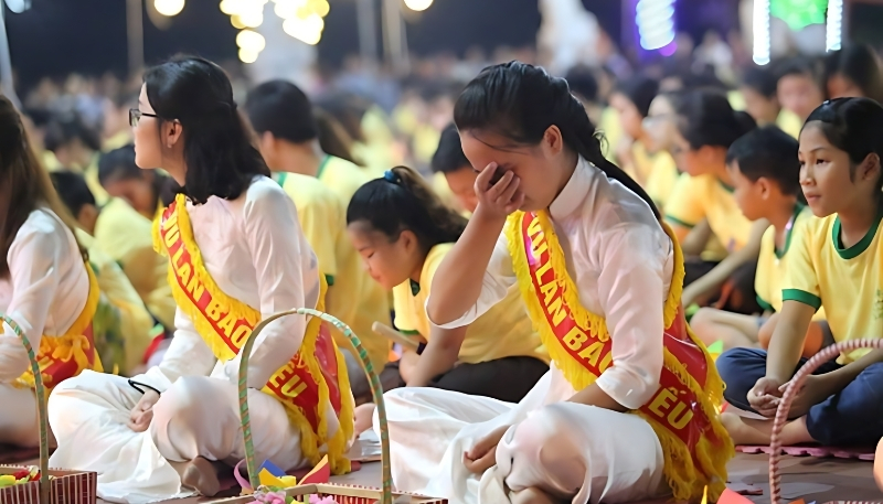Ảnh Vu Lan báo hiếu đạo làm con cảm động