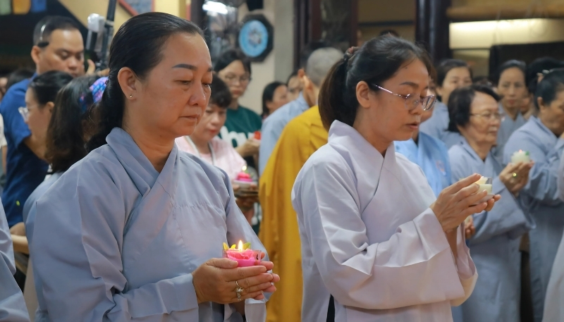Hình ảnh nghi lễ mùa Vu Lan cảm động
