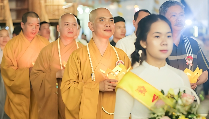 Hình nghi lễ mùa Vu Lan cực đẹp