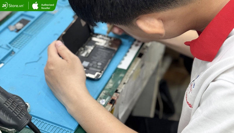 Thay pin iPhone tại Bệnh Viện Điện Thoại, Laptop 24h