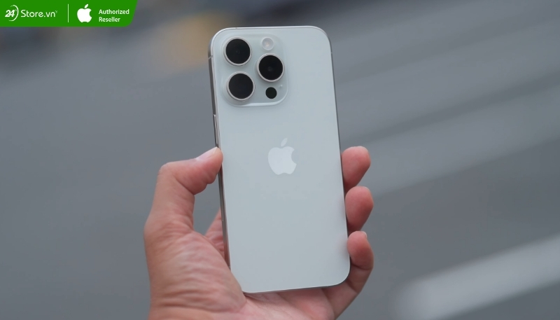 Màu Trắng Titanium (White Titanium) trên iPhone 15 Pro Max