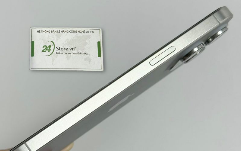 bên hông máy iphone 15 pro max 256gb cũ