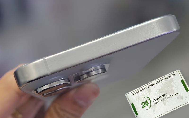 phía trên điện thoại iphone 15 pro max 256gb cũ