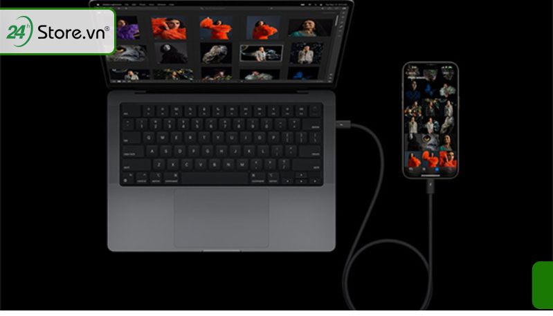 Cổng sạc và truyền dữ liệu trên điện thoại iPhone 15 Pro Max