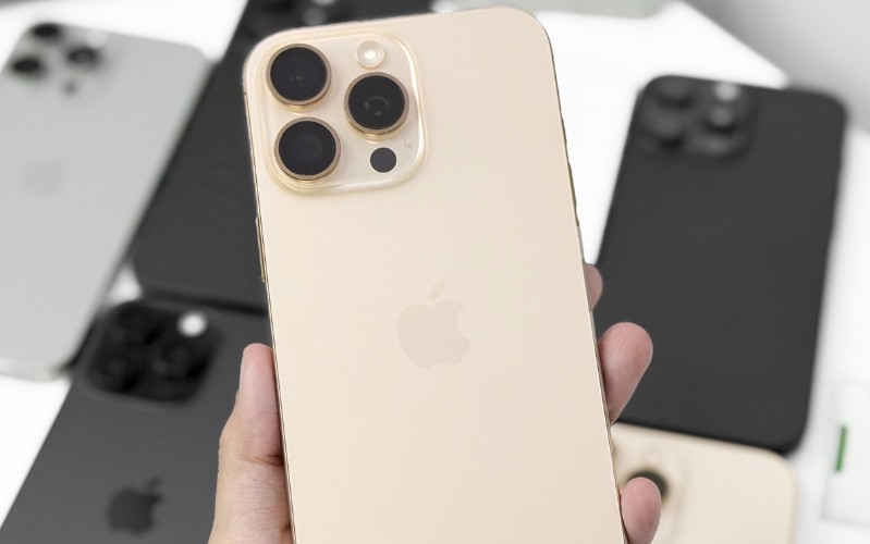 cận cảnh iphone 16 pro max cũ tại 24hstore