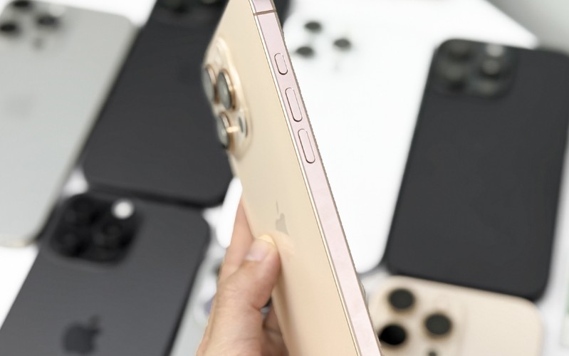 cận cảnh thân máy iphone 16 pro max cũ tại 24hstore