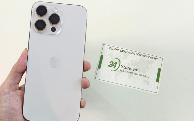 màu iphone 16 pro max titan trắng