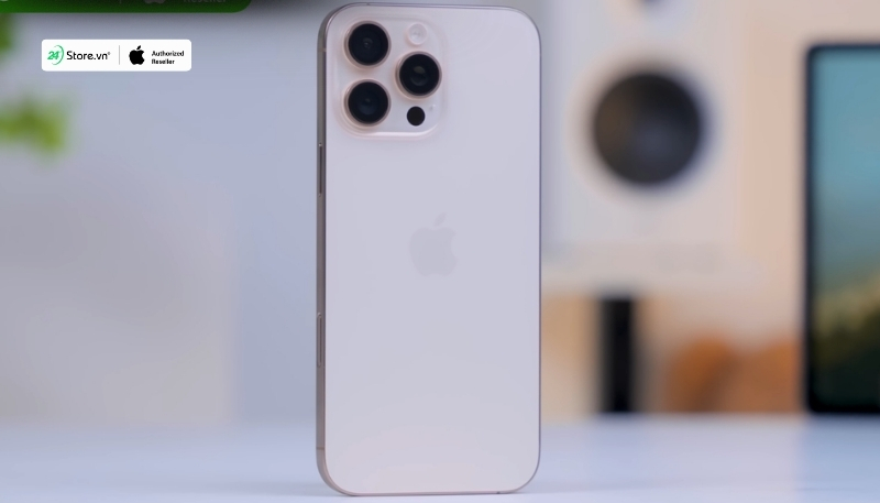 mặt lưng iPhone 16 Pro Max titan sa mạc