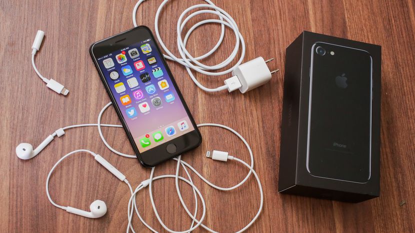 Cùng 24hstore đánh giá về iPhone 7 128GB Đã Kích Hoạt nhé iPhone 7 128GB da kich hoat anh 1