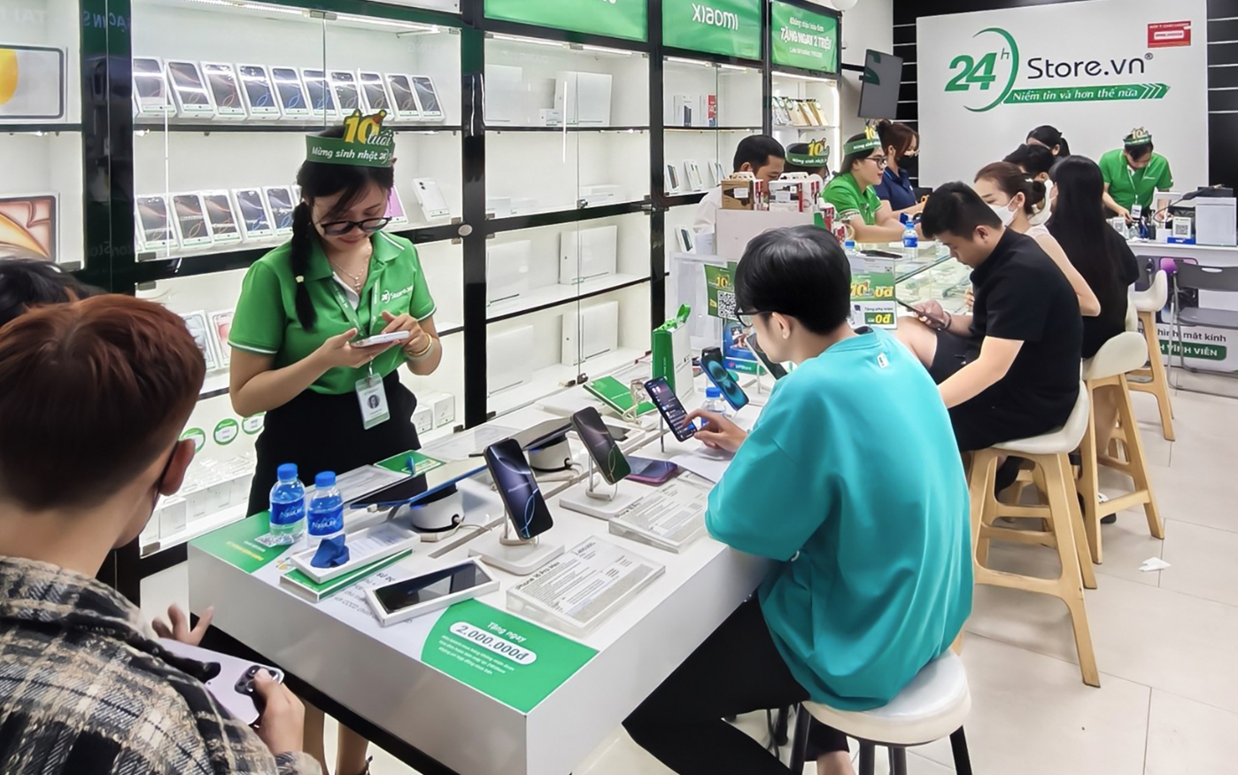 mua iphone chính hãng vna tại 24hstore
