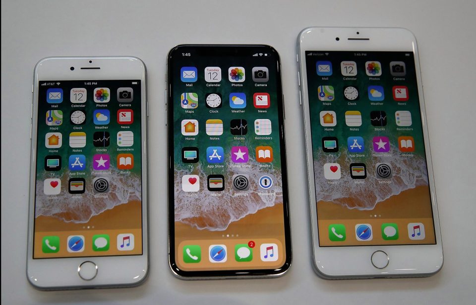 So sánh sự khác nhau của 2 phiên bản iPhone 8 và iPhone X  iPhone X co khac gi so voi iPhone 8 quoc te 16 Gb hinh anh 1