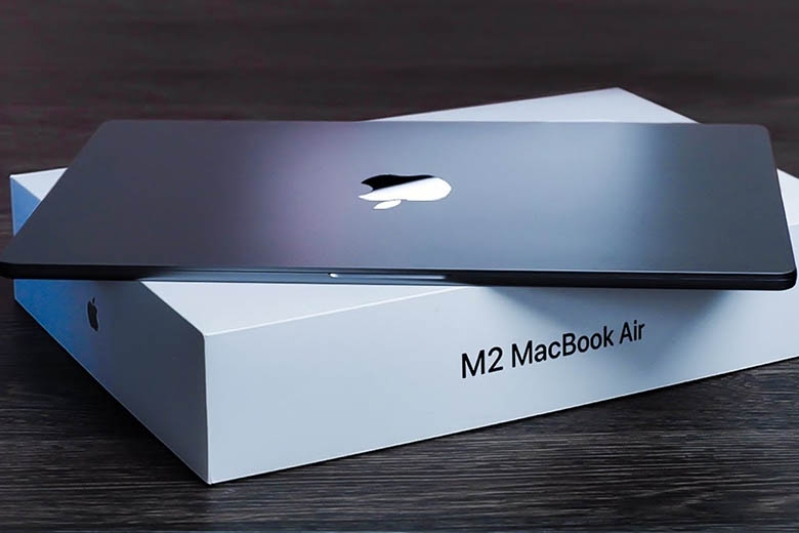 MacBook Air M2 đầu tiên
