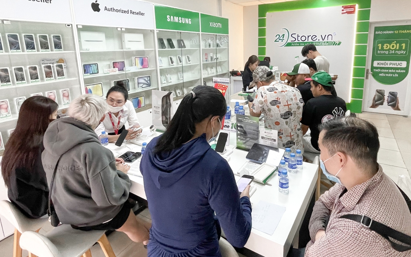 có nên mua macbook air chính hãng tại 24hstore