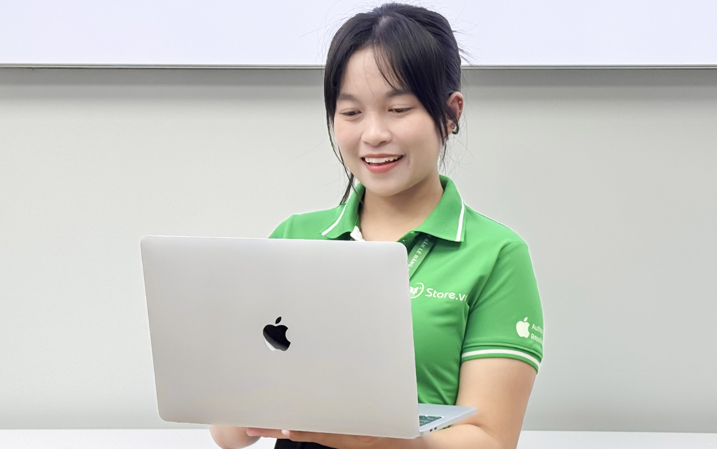macbook air trả góp tại 24hstore