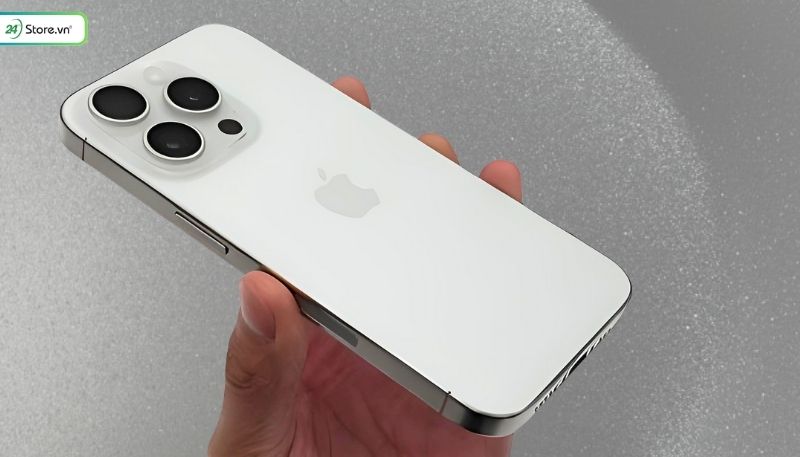  iPhone 15 Pro Max màu titan trắng cho mệnh Kim