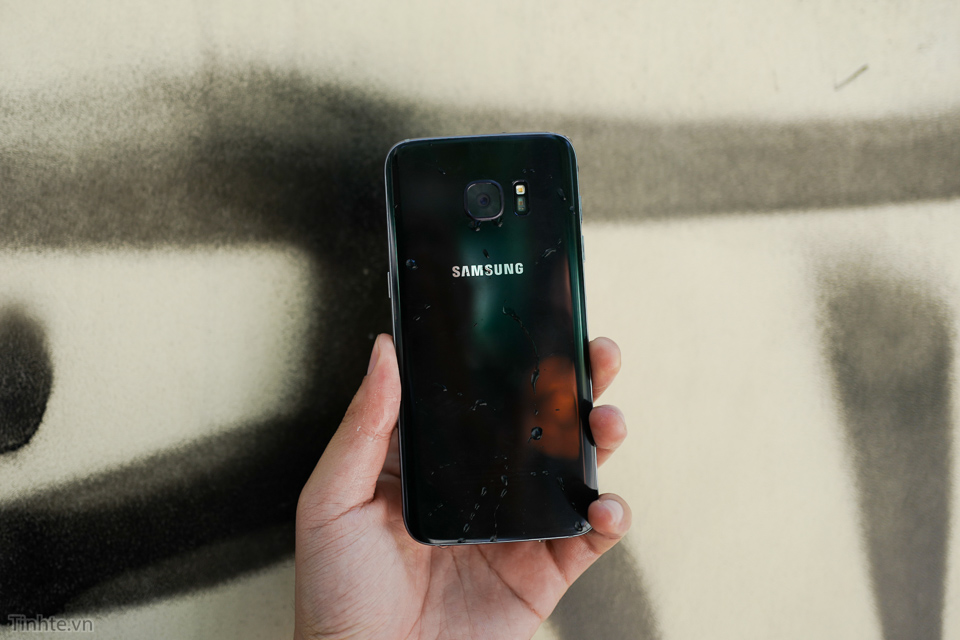 Màn hình Samsung Galaxy S7 Edge G935F Xách Tay có kích cỡ 5.5 inch mua samsung galaxy s7 edge g935f xach tay gia re hinh anh 2
