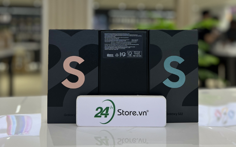 Z Flip4 và S22 Plus Z Flip4 thiết kế bên ngoài