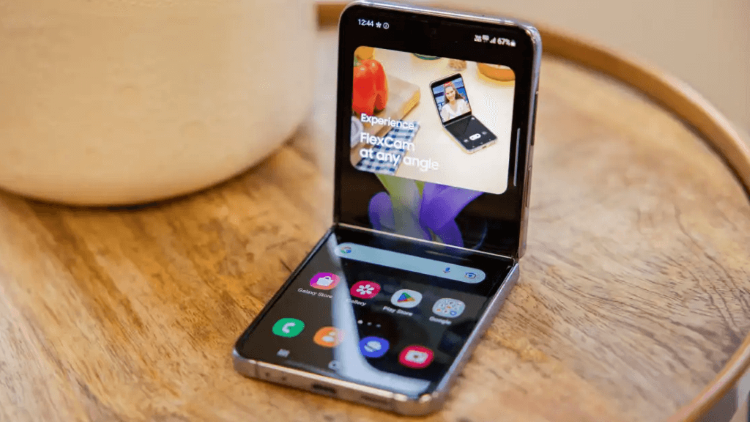 So sánh Flip4 và iPhone 13 Pro Màn hình Z Flip4