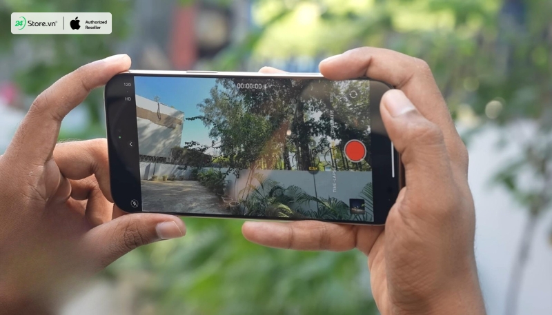 Đánh giá iPhone 16 Pro Max và OnePlus 12 về camera