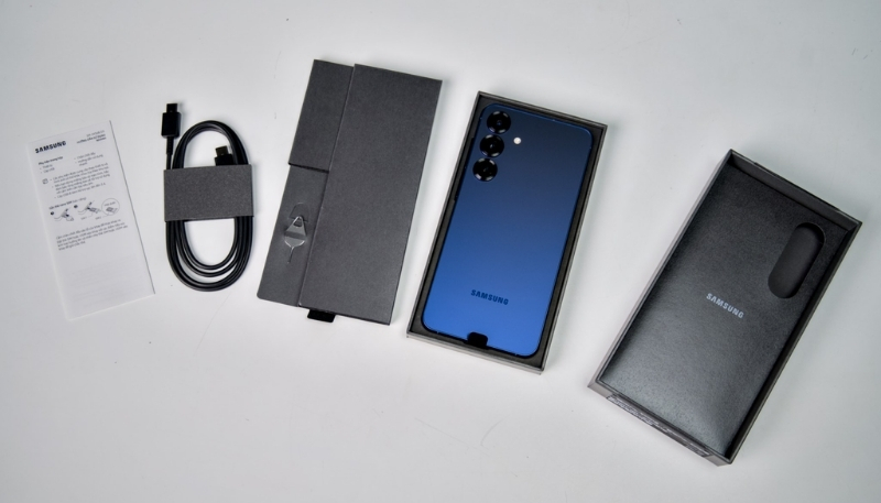 Đánh giá iPhone 17 và Galaxy S25