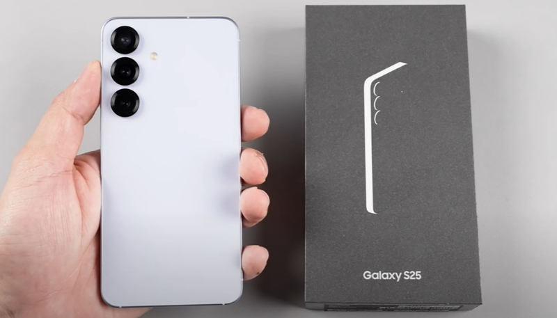 Nên mua iPhone 17 hay Galaxy S25