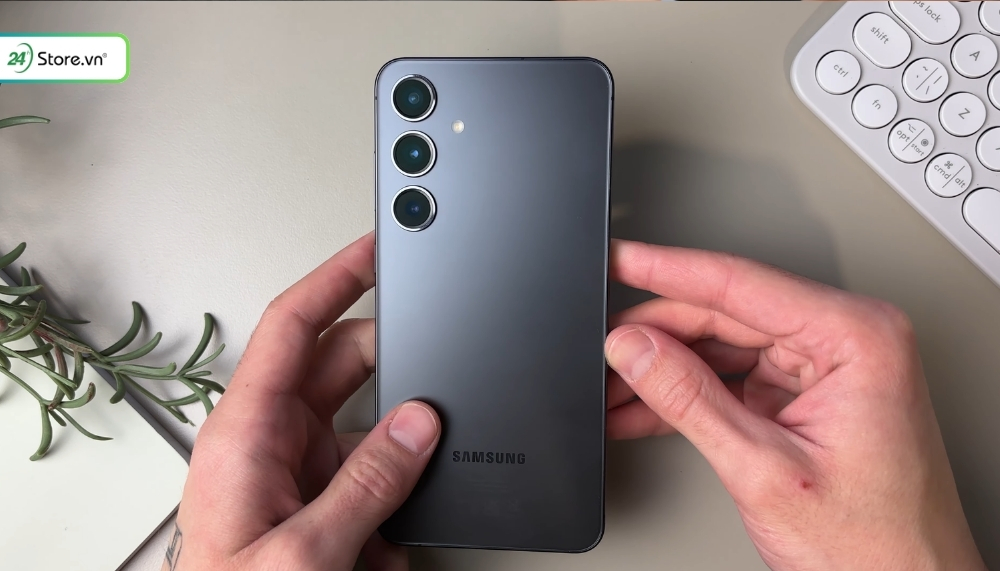 Đánh giá Samsung Galaxy S25 và Galaxy S24 về thiết kế