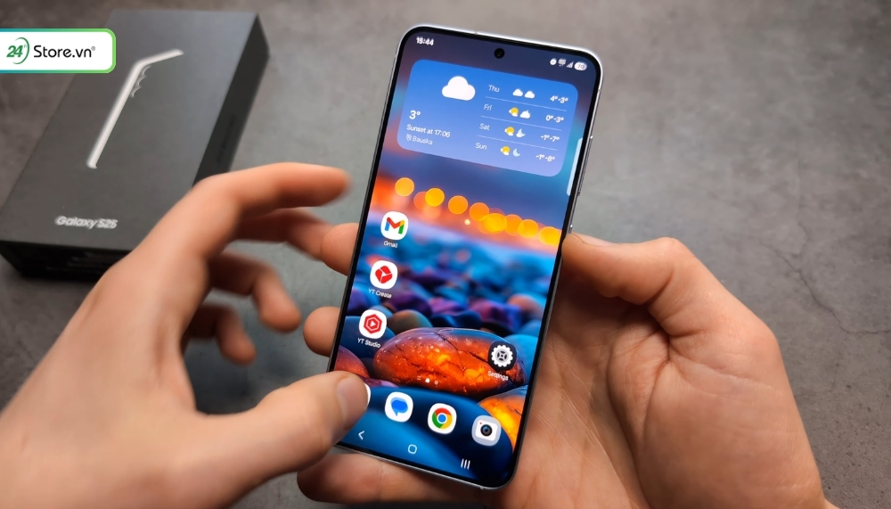 So sánh Samsung Galaxy S25 và Galaxy S24 về màn hình