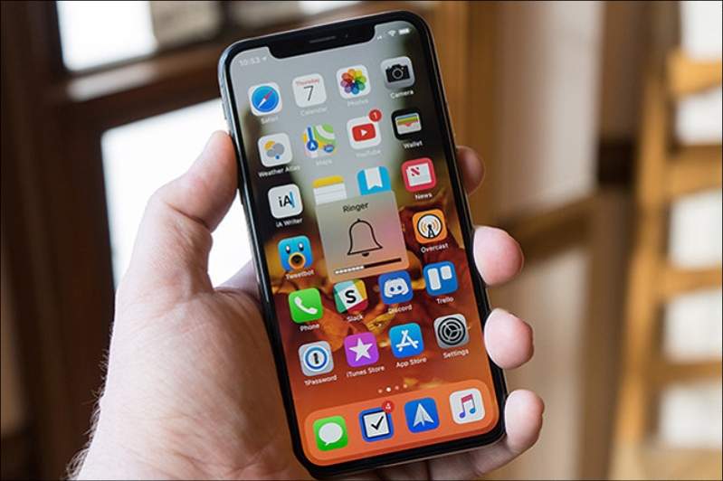 Dùng nút giảm âm lượng tắt tiếng iPhone